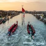 Melihat Keseruan Lomba Perahu Naga di Perairan Laut Bali