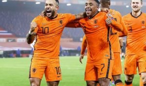 Standar Ganda Ronald Koeman ke Bergwijn dan Depay