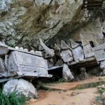 Menjelajahi Kuburan Batu di Kete Kesu