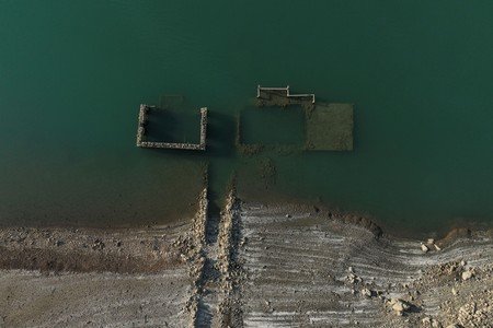 Desa Kallio yang Tenggelam Muncul Lagi saat Danau Mornos Kekeringan