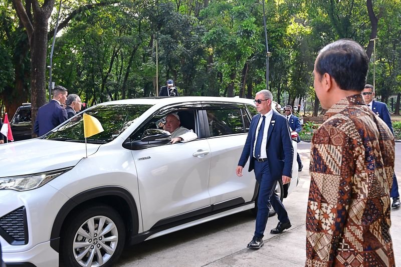 Dipakai Paus Fransiskus dan Jokowi, Apa Sih Fitur Innova Zenix Hybrid?